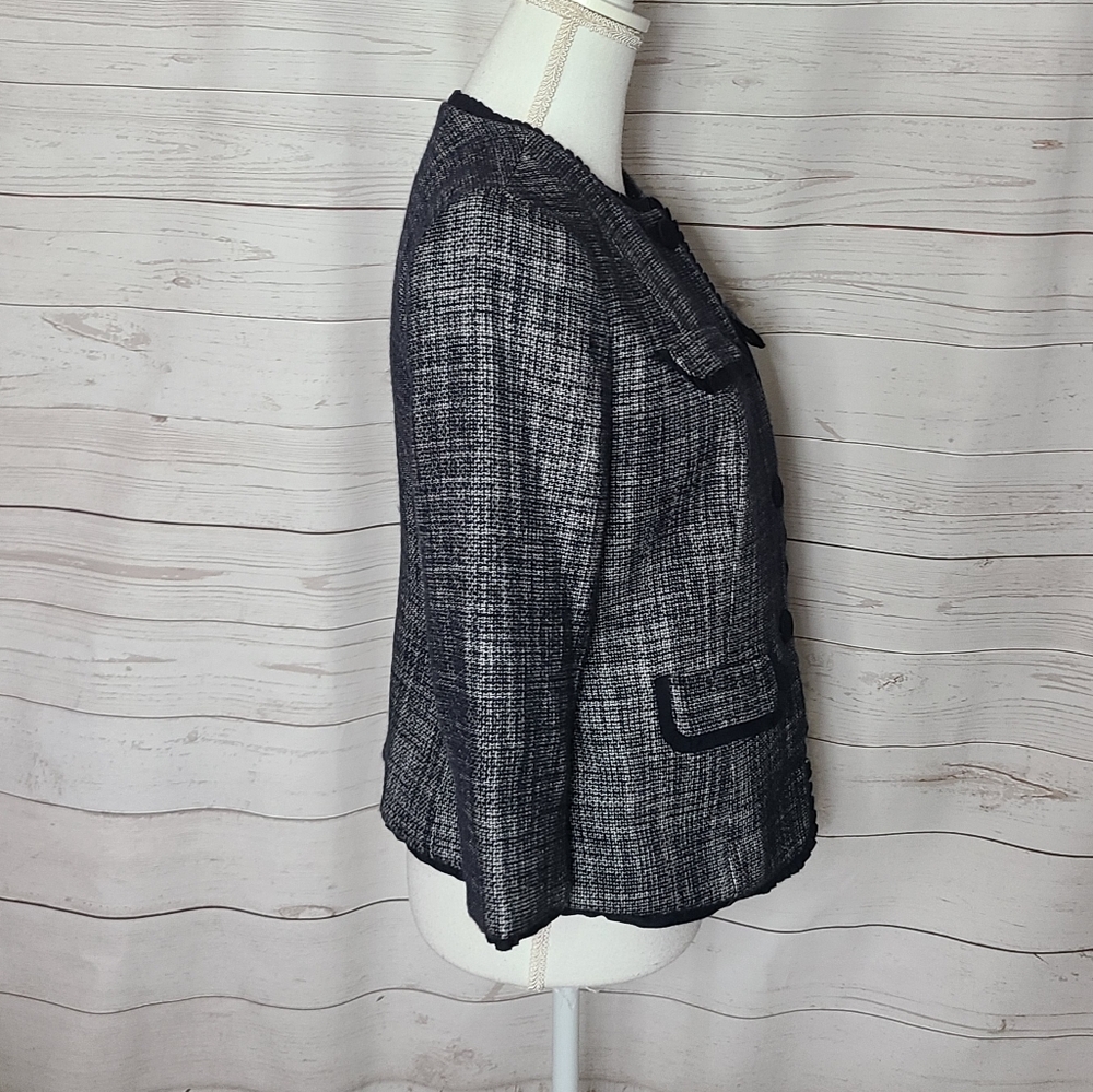 Talbots Tweed Crop Four Button Ruffle Trim Detail… - image 2